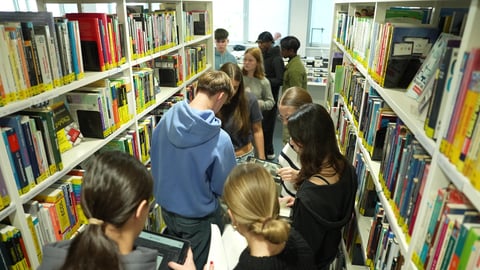 Jugendliche in der Stadtbibliothek Ludwigshafen 