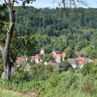 Unterregenbach liegt in Hohenlohe am linken Ufer der Jagst