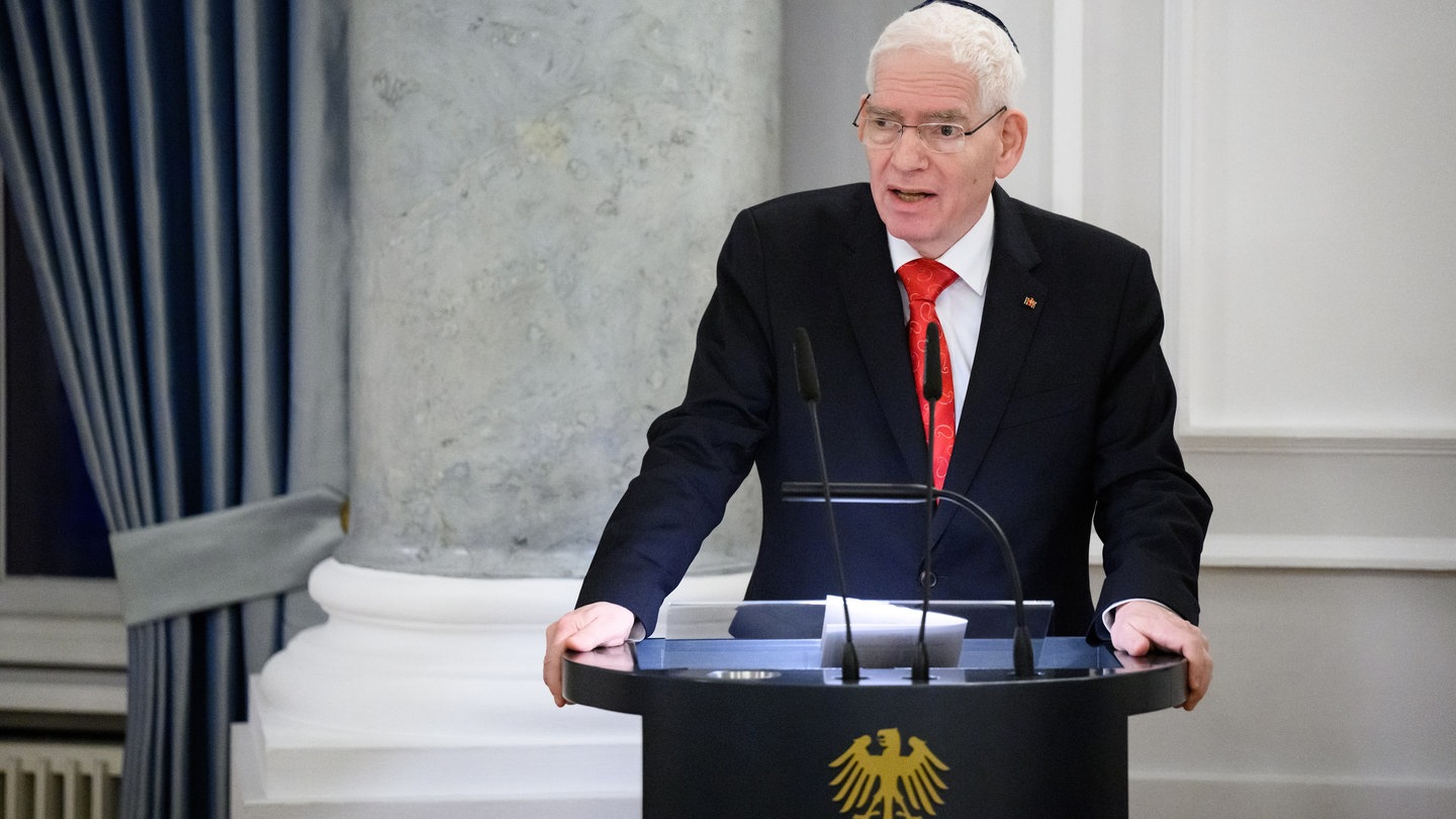 Josef Schuster, Präsident des Zentralrats der Juden, spricht im Schloss Bellevue über wachsenden Antisemitismus in Deutschland.