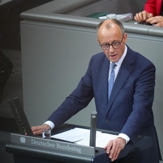 Friedrich Merz (CDU) im Portrait bei seiner Rede zur Vertrauensfrage des Bundeskanzler bei der 205. Sitzung des Deutschen Bundestag in Berlin, 16.12.2024