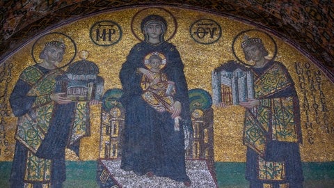 Kaiser Justinian links, die Jungfrau mit dem Kind in der Mitte, Kaiser Konstantin rechts, Vestibül-Tor, Große Moschee Hagia Sophia, 537 n. Chr., UNESCO-Weltkulturerbe, 