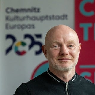 Stefan Schmidtke, Geschäftsführer der Kulturhauptstadt GmbH, steht in der Geschäftsstelle in Chemnitz. 