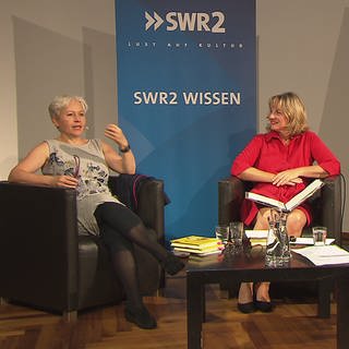 Schriftstellerin Ulrike Draesner, Moderatorin Anja Brockert und Dramaturg John von Düffel im Gespräch