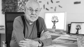 Der Kinderbuchillustrator und -autor Eric Carle anlässlich seines 90. Geburtstags in seinem Arbeitsatelier