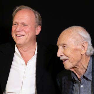 Der Schauspieler Ulrich Tukur und der Kulturwissenschaftler Hermann Bausinger