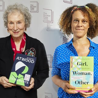 Margaret Atwood und Bernadine Evaristo, Preisträgerinnen des Man Booker Prize 2019