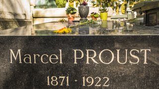 Grab des Schriftstellers Marcel Proust auf dem Pariser Friedhof Père Lachaise