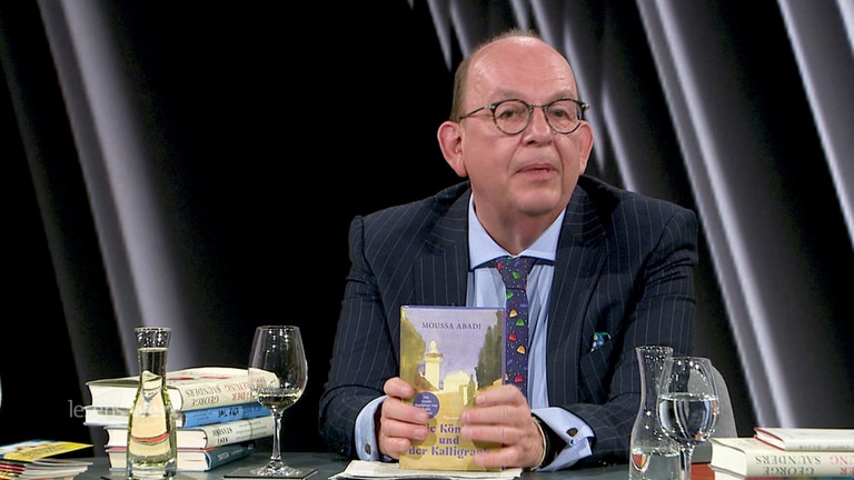 Denis Scheck empfiehlt: Moussa Abadi: „Die Königin und der Kalligraph“, Manesse Verlag, 224 Seiten, € 26,00