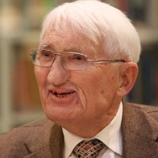 Prof. Jürgen Habermas erhält den Heinrich Heine Preis.