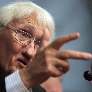 Jürgen Habermas 2013 auf dem Weltphilosophenkongress in Athen