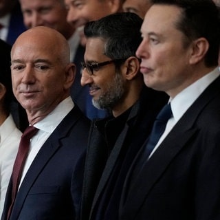 Die Tech-Milliardäre Mark Zuckerberg, Jeff Bezos und seine Lebensgefährtin Lauren Sanchez, Sundar Pichai und Elon Musk bei der Amtseinführung von Donald Trump ins Amt des US-Präsidenten