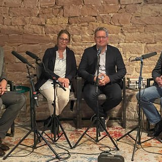 Christoph Schröder, Sandra Kegel, Carsten Otte und Dirk Knipphals bei der Aufzeichnung der SWR Bestenliste Oktober in der Zehntscheune Ladenburg