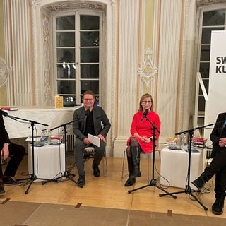 Klaus Nüchtern, Carsten Otte (Mod), Cornelia Geißler und Klaus Nüchtern bei der Diskussion