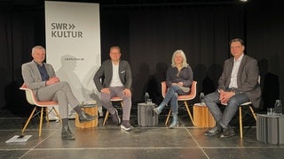 Gerrit Bartels, Carsten Otte, Shirin Sojitrawalla und Christoph Schröder im Literaturhaus Freiburg