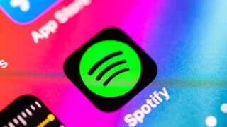 Spotify-App-Anzeige auf einem iPhone-Display  