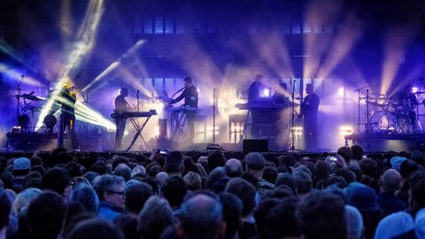 Die Trip-Hop-Band Massive Attack aus Großbritannien bei einem Live-Konzert Zitadelle Berlin 2018