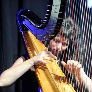 Harfenistin Kathrin Pechlof