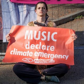 Aktivist von Extinct Rebellion bei einem Konzert in Turin (2022)