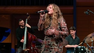 Jil Pappert und ihre Band beim Auftritt in Stuttgart