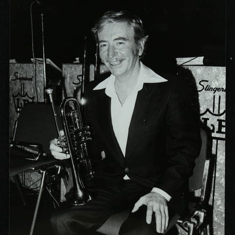 Der Jazztrompeter Bill Berry lacht in die Kamera.
