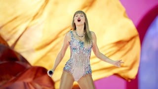 Taylor Swift performt auf der Bühne während ihrer Eras-Tour