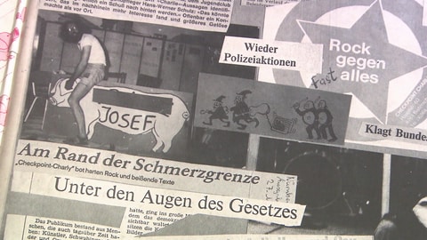 Ausschnitte aus Zeitungen rund um die Rockband „Checkpoint Charlie“, unter anderem zu sehen ist ein Pappschwein, auf das der Name "Franz-Josef" geschrieben ist, es bringt den Musikern eine Geldstrafe wegen Verunglimpfung ein