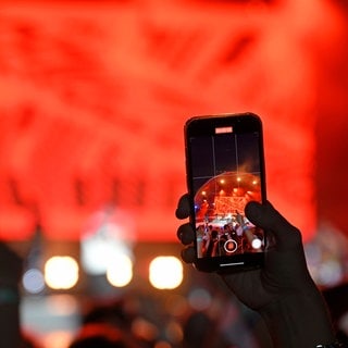 Handy beim Konzert