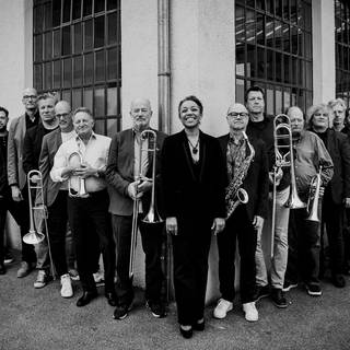 Fola Dada mit SWR Big Band