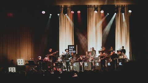 Max Mutzke mit der SWR Big Band