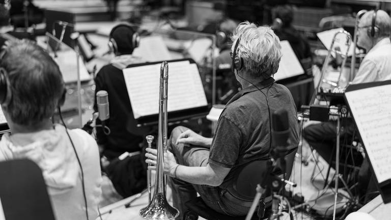 SWR Big Band mit dem Frank Dupree Trio bei Studioaufnahmen