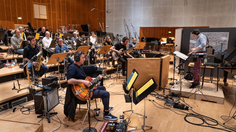 SWR Big Band mit dem Frank Dupree Trio bei Studioaufnahmen