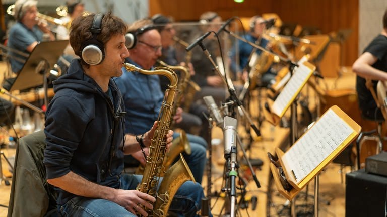 SWR Big Band mit dem Frank Dupree Trio bei Studioaufnahmen