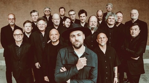 Max Mutzke mit der SWR Big Band