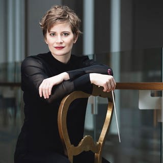 Die Dirigentin Anja Bihlmaier