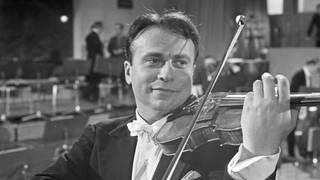 Der polnische Violinist Henryk Szeryng bei einem Konzert in Hamburg, Deutschland 1960er Jahre