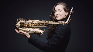 Saxophonistin Asya Fateyeva 