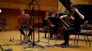 Jonathan Leibovitz (Klarinette); Kiveli Dörken (Klavier); Lionel Martin (Violoncello)  