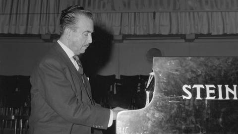 Claudio Arrau am Steinway-Flügel