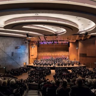 Liederhalle in Stuttgart mit dem SWR Symphonieorchester