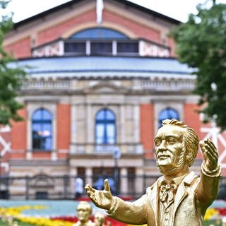 Das Bayreuther Festpielhaus zur Eröffnung der Richard-Wagner-Festspiele 2023