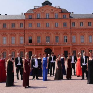 Vocalensemble Rastatt vor dem Residenzschloss Rastatt