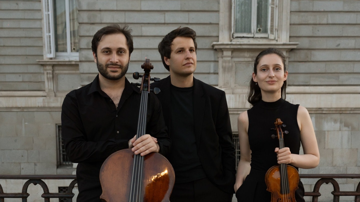 Trio E.T.A.: Elene Meipariani (Violine), Till Hoffmann (Klavier), Hayk Sukiasyan (Violoncello)