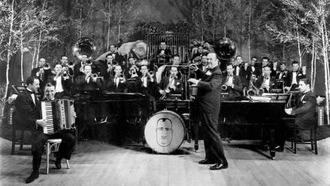 Paul Whiteman mit seinem Orchester (1920er-Jahre)