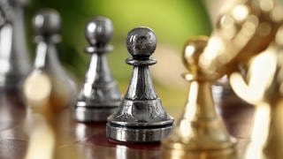 Schachfiguren aus Metall