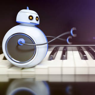 Symbolbild für KI und Musik: Ein kleiner Roboter auf einem Klavier