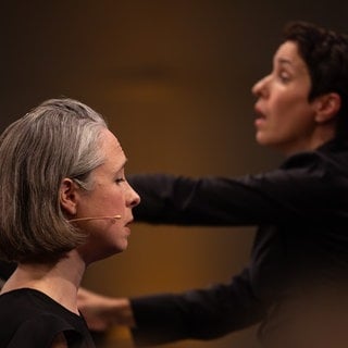 Juliet Faser (Sopran) und Susanne Blumenthal (Dirigentin) beim ersten SWR Symphonieorchester-Konzert der Donaueschinger Musiktage 2024