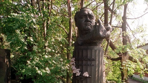 Die Grabstätte von David Oistrach auf dem Moskower Friedhof des Neujungfrauenklosters, auf dem die bekanntesten russischen Persönlichkeiten begraben liegen. 