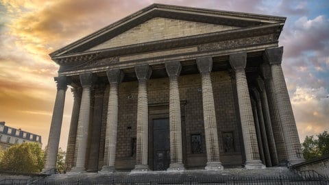 Außenansicht der Madeleine-Kirche im 8. Arrondissement von Paris