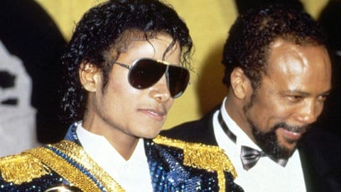 Quincy Jones zusammen mit Michael Jackson bei den Grammy-Awards 1984