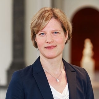 Annette Hoyer, Kuraturin 